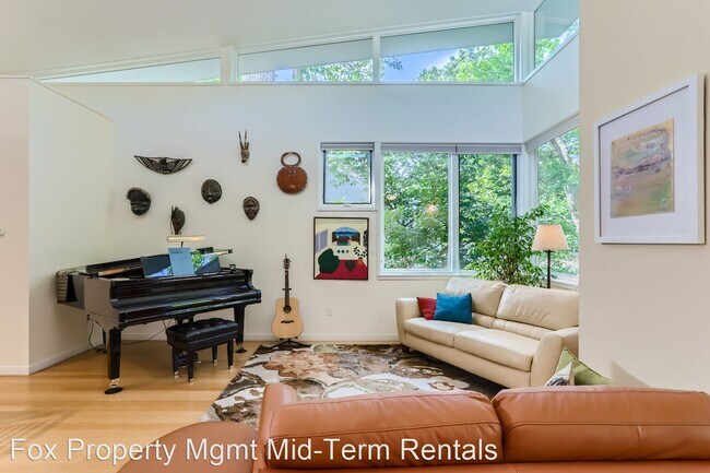 Building Photo - 3 br, 2.5 bath House - 2750 7th St