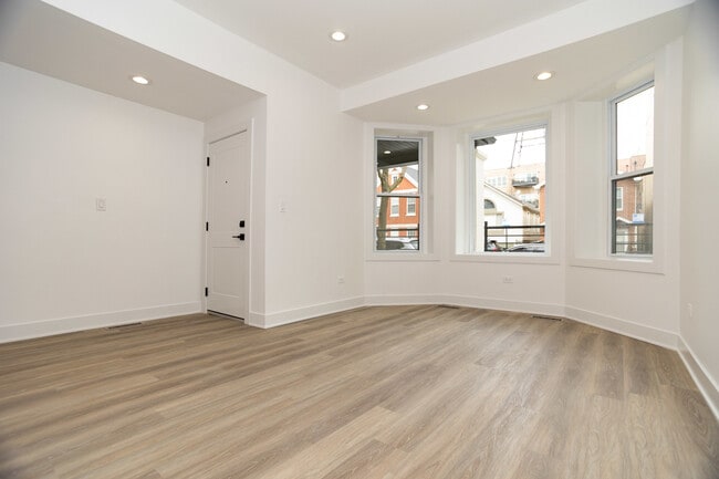 Building Photo - 1723 W Pierce Ave