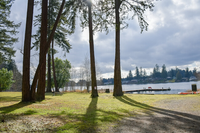 Foto del edificio - Lakeview Village