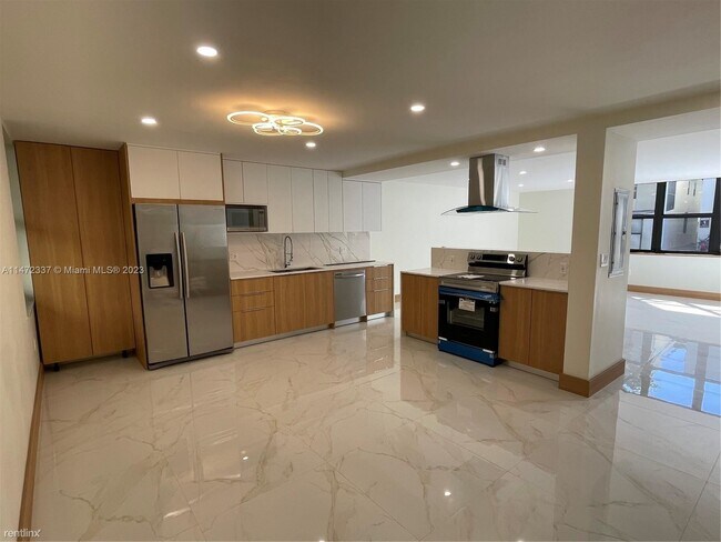 Building Photo - 3 br, 2 bath House - 20301 NE 30th Ave # 1...