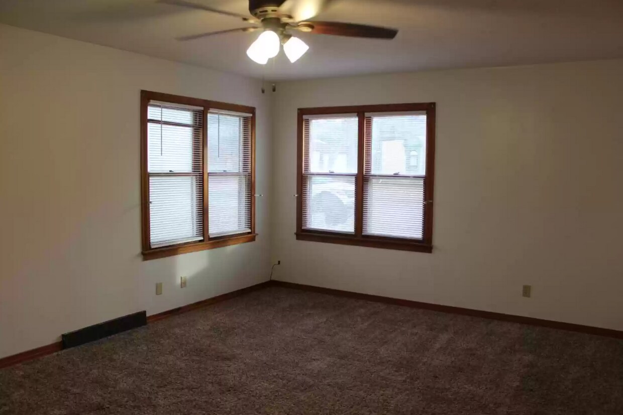 Primary Photo - 117 E 9th St