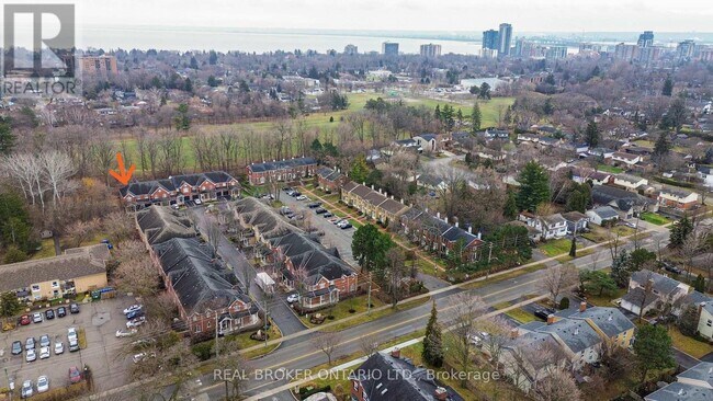 Photo du bâtiment - 2390 Woodward Ave