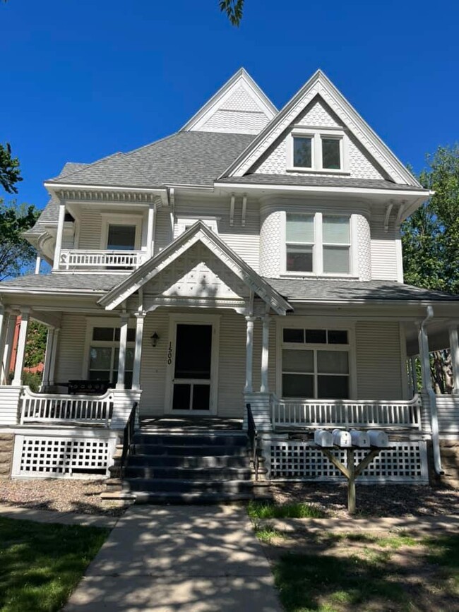 Building Photo - 1500 State St