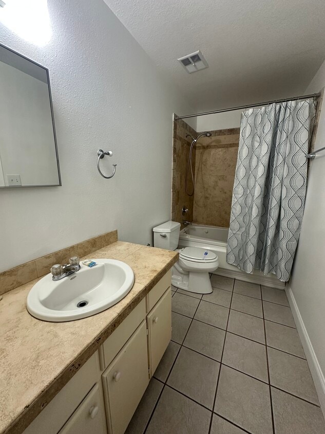 Building Photo - 710 Legion Dr