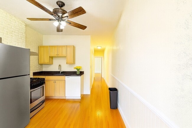 Building Photo - 86 Hammond St