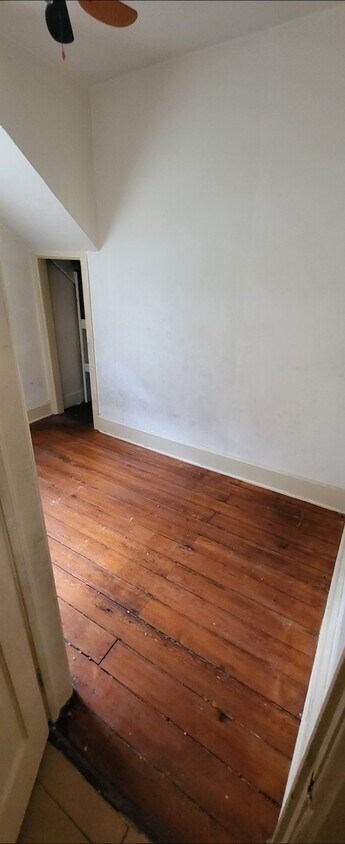 Bedroom - 2412 W High St