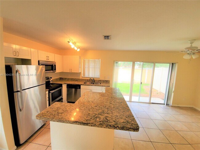 Building Photo - 2250 SW 87th Way