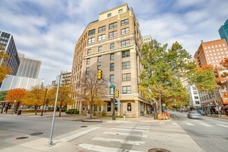 Building Photo - 910 Houston St