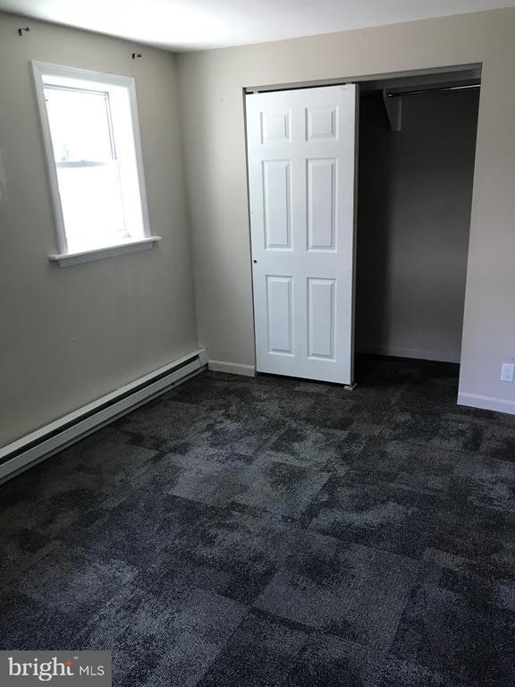 Building Photo - 16 Chicory St