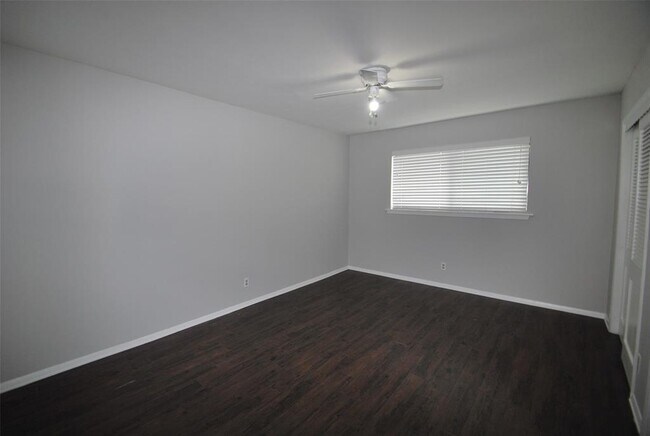 Building Photo - 5004 Live Oak St