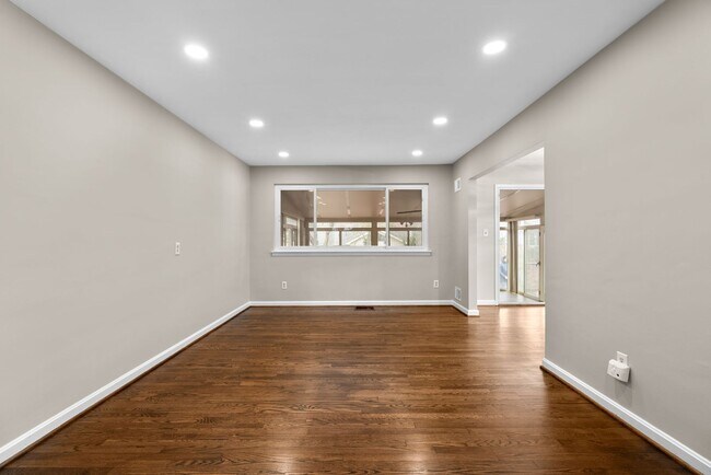 Foto del edificio - 4 Bed 3 Bath - Takoma Park Split Level - Move In Ready