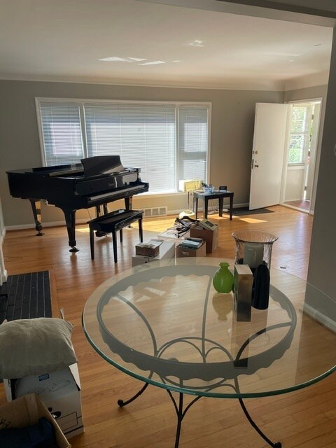 Living-room (piano NOT included & others) - 1017 Henrietta St