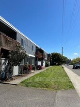 Building Photo - 15847 SE Stark St