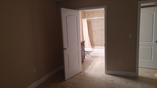 Foto del edificio - 2861 N Oakland Forest Dr