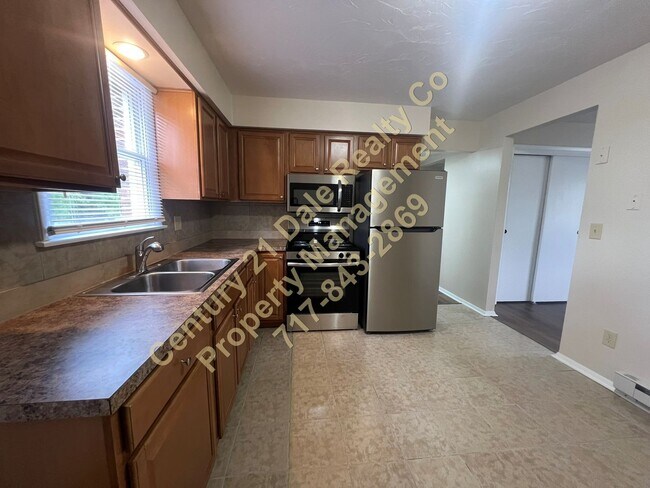 Building Photo - 2 Bedroom, 1.5 Bath in Dallastown