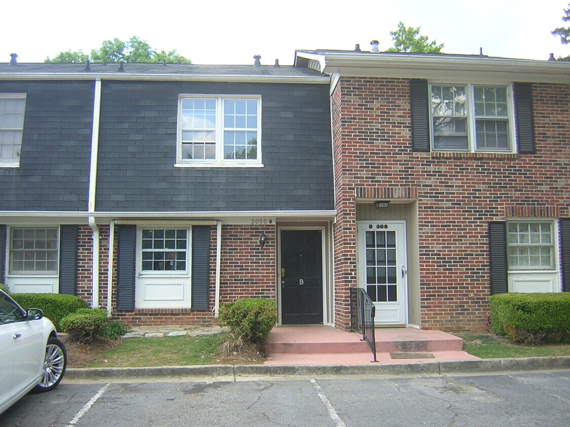 2030 Kings Gate Cir SW, Snellville, GA 30078 Townhome Rentals in