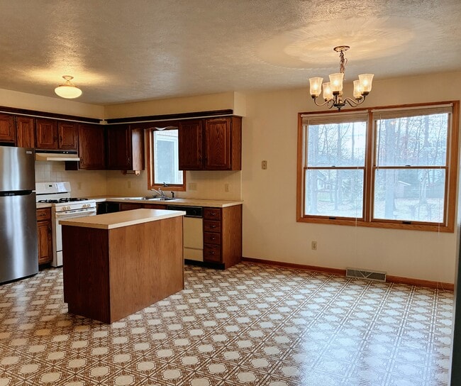 Building Photo - 1248 Boettler Rd