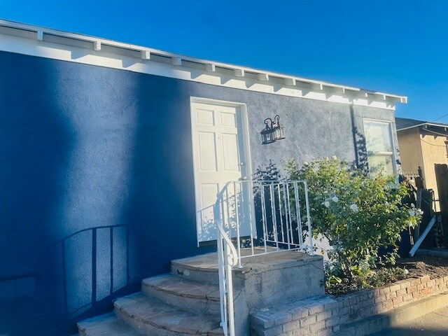 Foto del edificio - 2267 E Washington Blvd