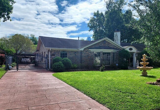 Building Photo - 5607 Meadow Lake Ln