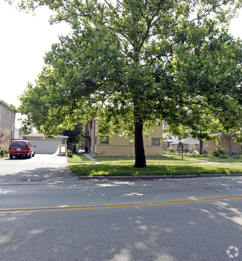 Building Photo - 17915-17917 Wentworth Ave