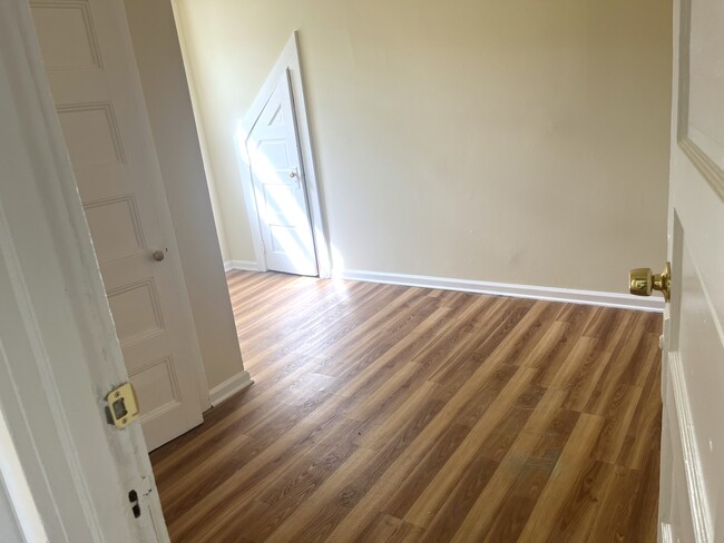 Building Photo - 251 Maple Ave