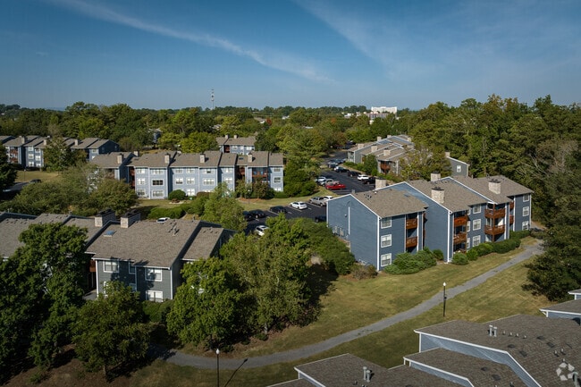 Residence Exterior - Vetra at Hamilton Place