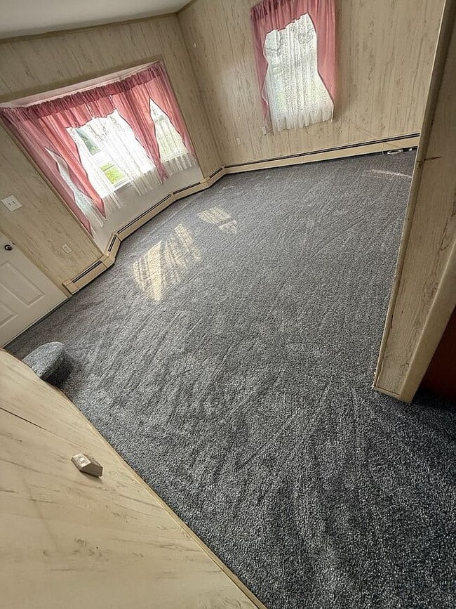 Building Photo - 422 Loring Rd