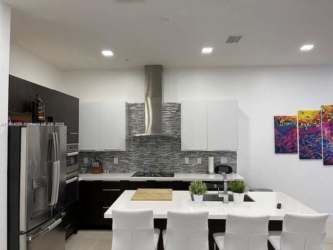 Foto del edificio - 6650 NW 104th Path