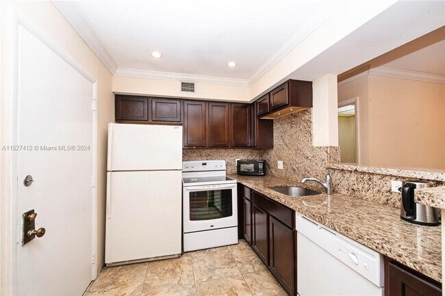 Foto del edificio - 4000 N Hills Dr