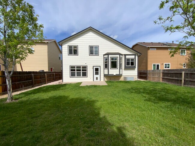 Foto del edificio - 5 Bedroom Home Available Near Briargate Pk...