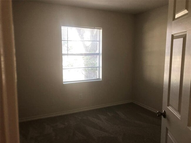 Building Photo - 15826 Fox Springs Dr