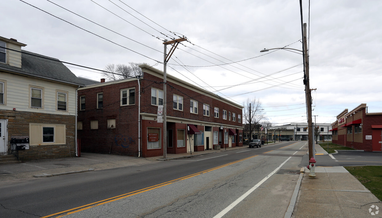 1295 Main St, West Warwick, RI 02893 Apartments - West Warwick, RI