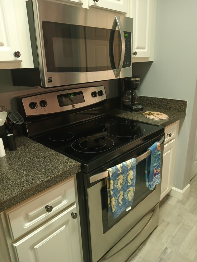 Foto principal - 10764 70th Ave