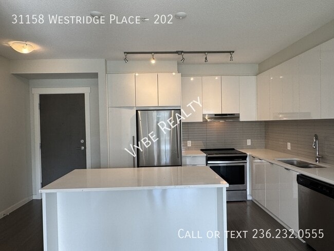 Building Photo - ?? Bright Courtyard Condo @ Elmstone– 2 Parking Spots