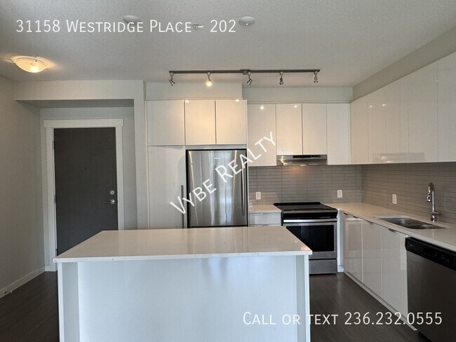 Photo du bâtiment - ?? Bright Courtyard Condo @ Elmstone– 2 Parking Spots