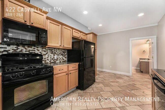 Foto del edificio - 422 Cadwell Ave NW