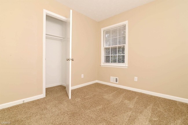Foto del edificio - 6880 Maddox Rd