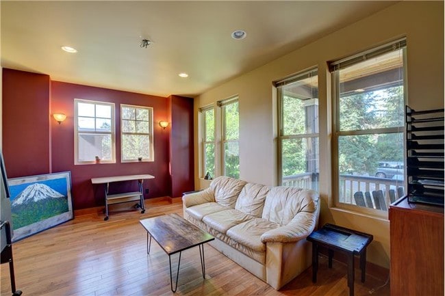 Building Photo - 10516 20th Ave NE