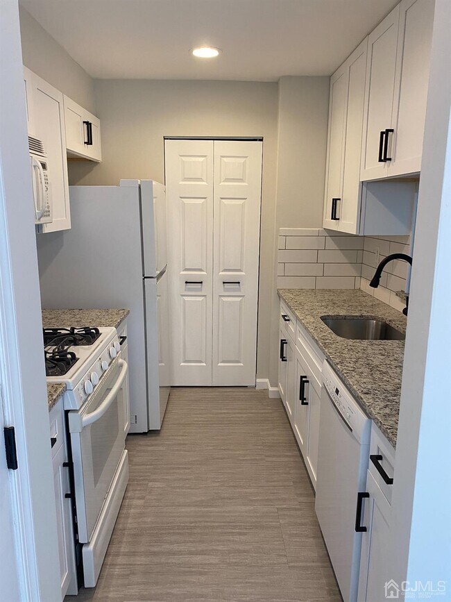 Foto del edificio - 332 McDowell Dr