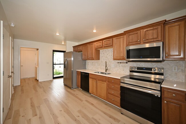 Foto del edificio - Nice 2 bedroom, 2.5 bath Townhouse with ba...
