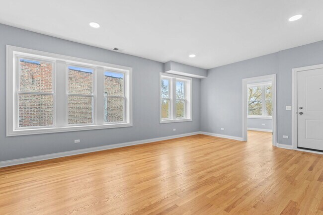 Building Photo - 1529 S Komensky Ave