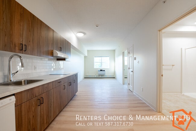 Building Photo - Senior Living In The Edwards 1 Bedroom Plus Den