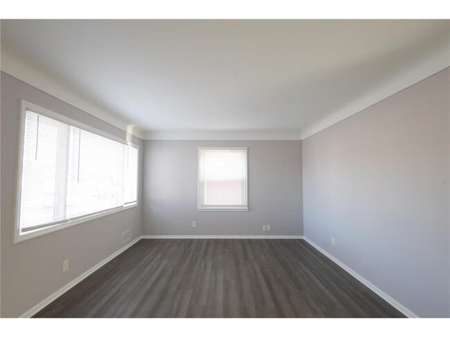 Foto del edificio - 3451 N Logan Ave