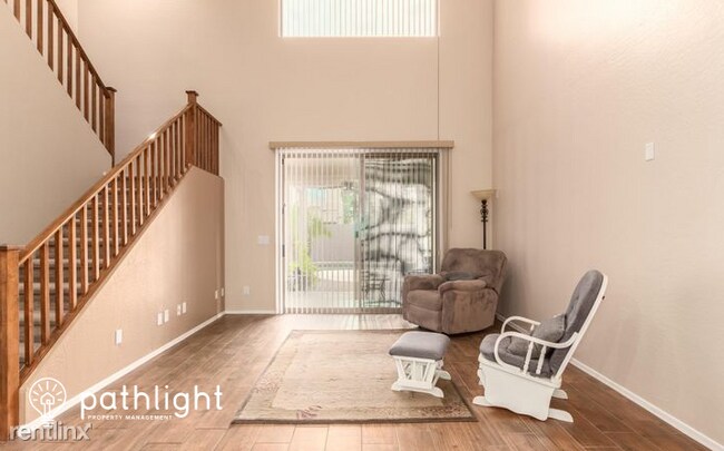 Foto del edificio - 5 br, 3 bath House - 15265 Edgemont Avenue...
