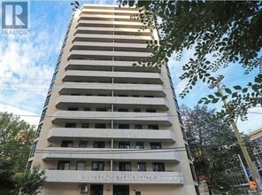 Building Photo - 200 Bay St