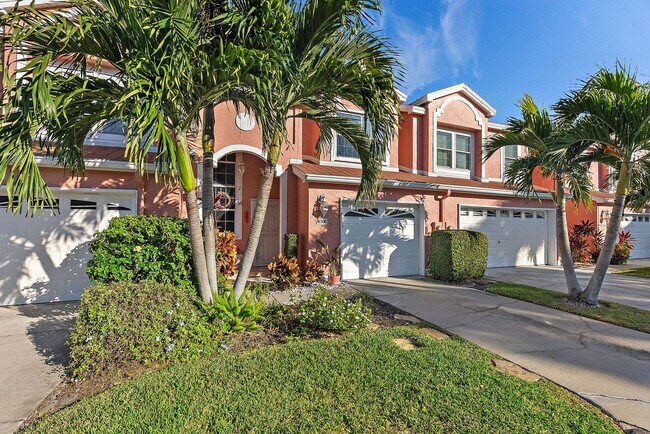 Foto del edificio - Two Bedroom/Two and a half bath gated townhome.