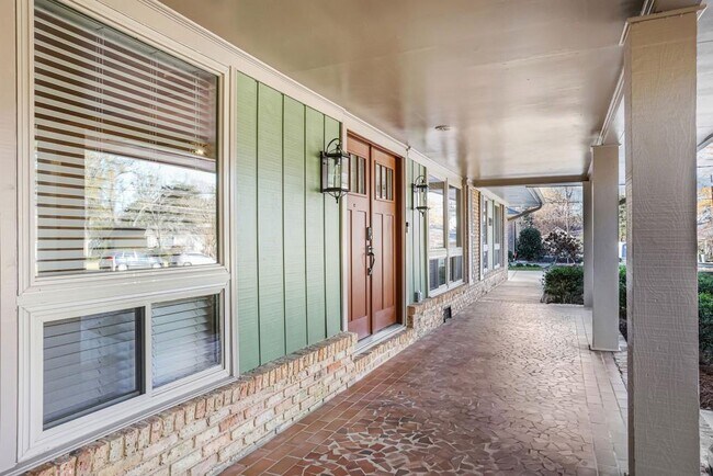 Foto del edificio - 1939 Cedar Canyon Dr NE