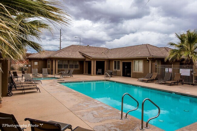 Foto del edificio - 3 level Townhome With a Large basement!