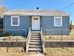 Building Photo - 418 Shade St