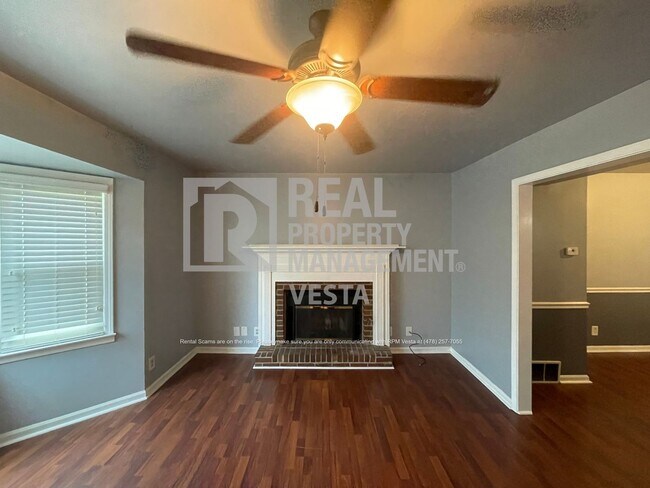 Building Photo - Beautiful Two Bedroom Townhome in Great Ne...